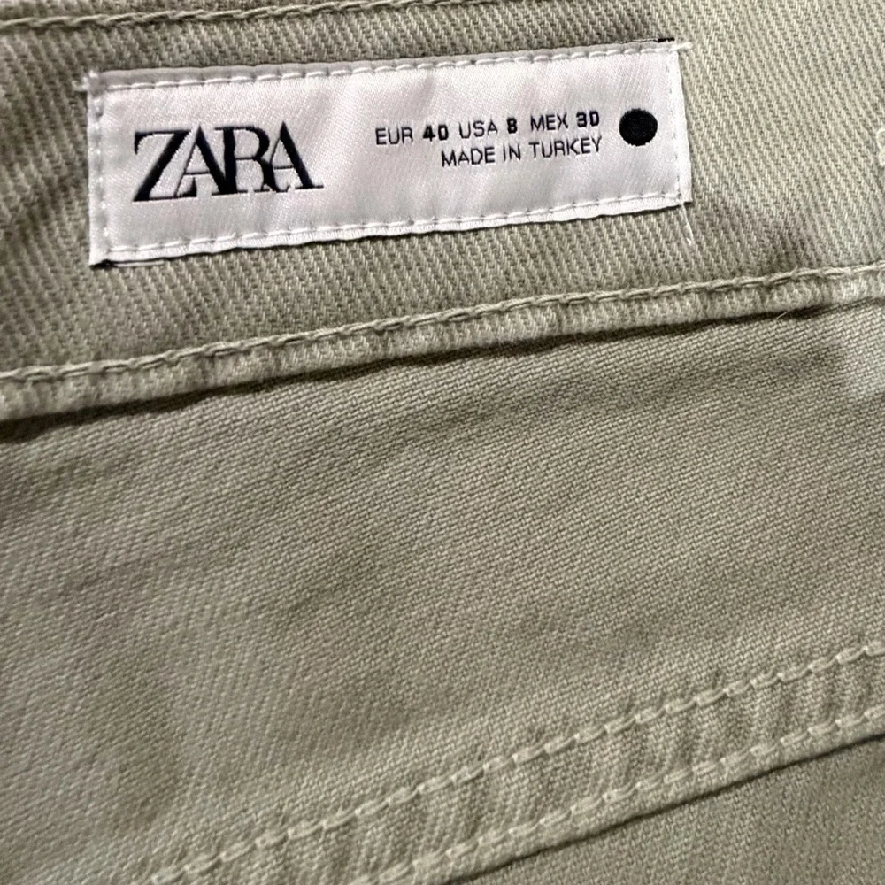 Zara light green barrel jeans baggy fit
T1 - Picture 3 of 9